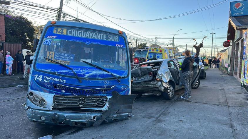 Cuatro personas atropelladas tras choque entre micro y un auto en Talcahuano