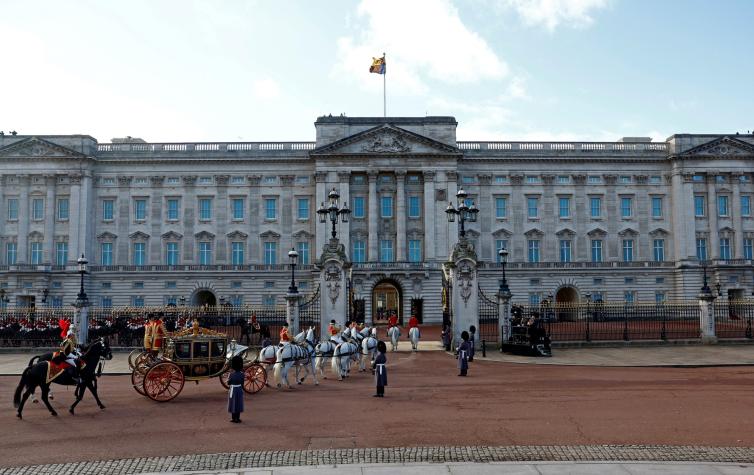 A días de la coronación de Carlos III: Hombre fue detenido por lanzar cartuchos de escopeta al Palacio de Buckingham