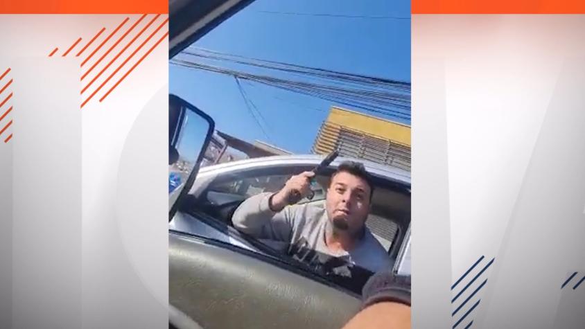  [VIDEO] Buscan a conductor que amenaza con una arma en La Ligua 