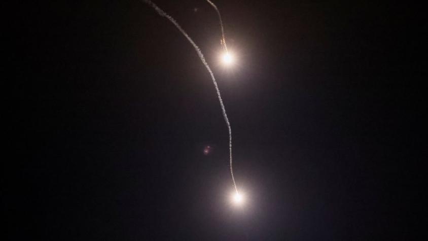 Rusia golpea a Kyiv con un "excepcional número de misiles" por tierra mar y aire