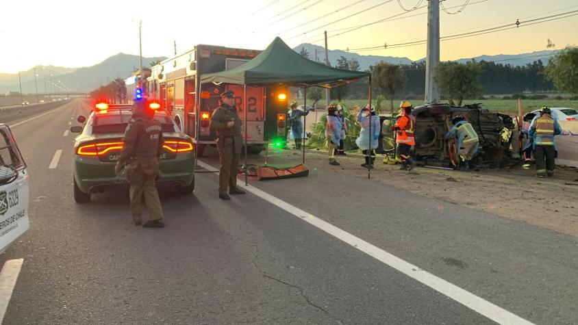 Dos fallecidos tras accidente de tránsito en Acceso Sur: Conductor chocó contra una palmera