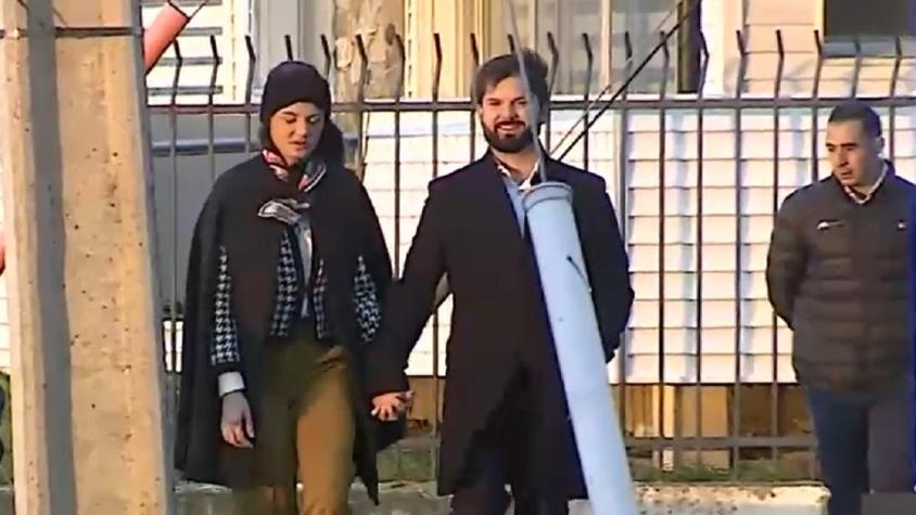 A pie, en familia y con el niño Spiderman: Presidente Boric llegó a primera hora a votar en Punta Arenas A pie, en familia y con el niño Spiderman: Presidente Boric llegó a primera hora a votar en Punta Arenas