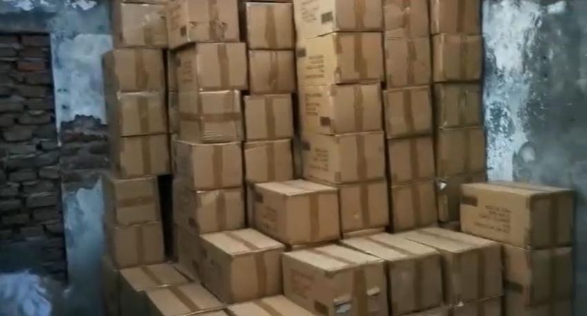 Renca: Carabineros detienen a tres sujetos que descargaban mil cajas robadas de productos de aseo y accesorios vehiculares