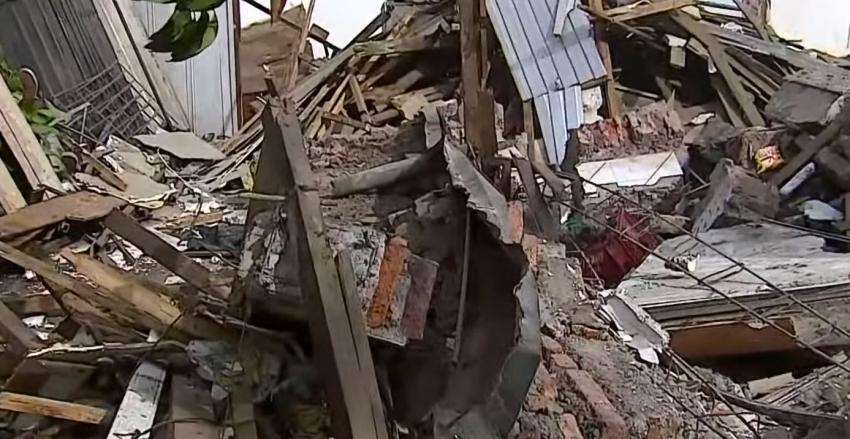Trabajador queda atrapado en escombros tras derrumbe de vivienda en La Cisterna