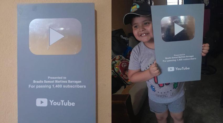 Padre le regaló a su hijo youtuber una "placa de Youtube" de madera por superar los 1.400 suscriptores