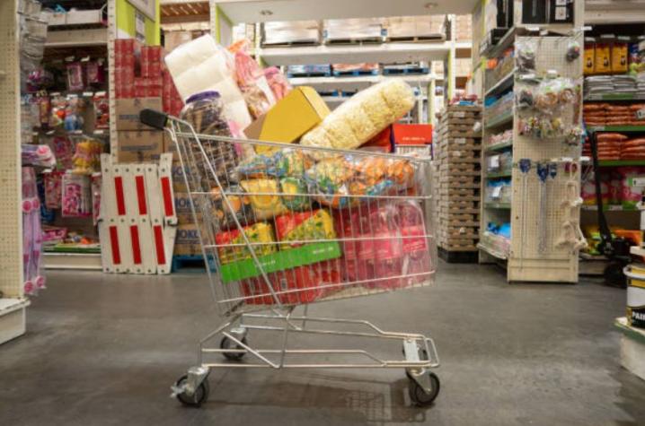 Supermercado de Mendoza limita compras a chilenos: Llegan 5 mil por día a comprar