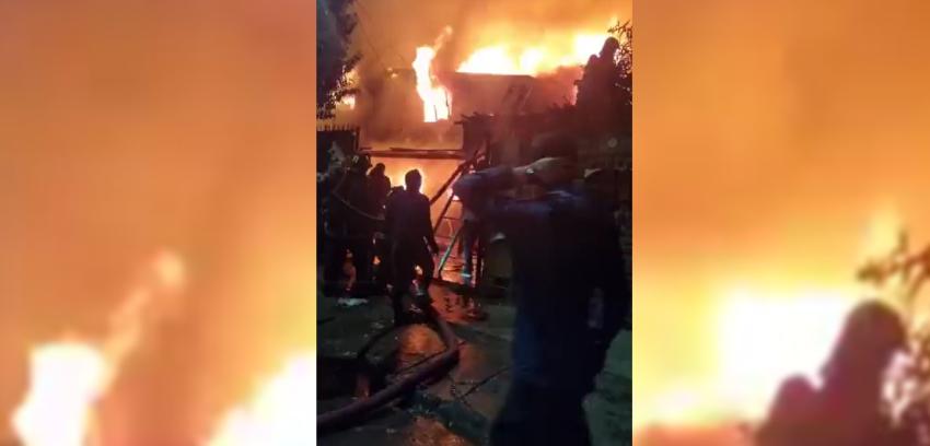 Incendio afecta a viviendas en Renca