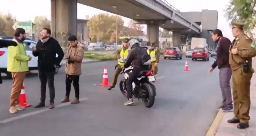 VIDEO: Motorista intentó escapar de fiscalización en San Joaquín y Carabinero desenfundó su arma evitarlo