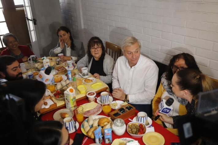 Encuesta Cadem post elecciones: imagen positiva de Kast llega a 54%, su nivel más alto desde 2018 Encuesta Cadem post elecciones: imagen positiva de Kast llega a 54%, su nivel más alto desde 2018