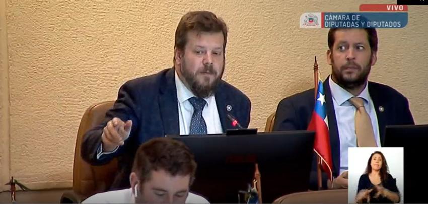 VIDEO: Johannes Kaiser lanzó lápiz a diputado republicano durante sesión en la Cámara por interrumpirlo