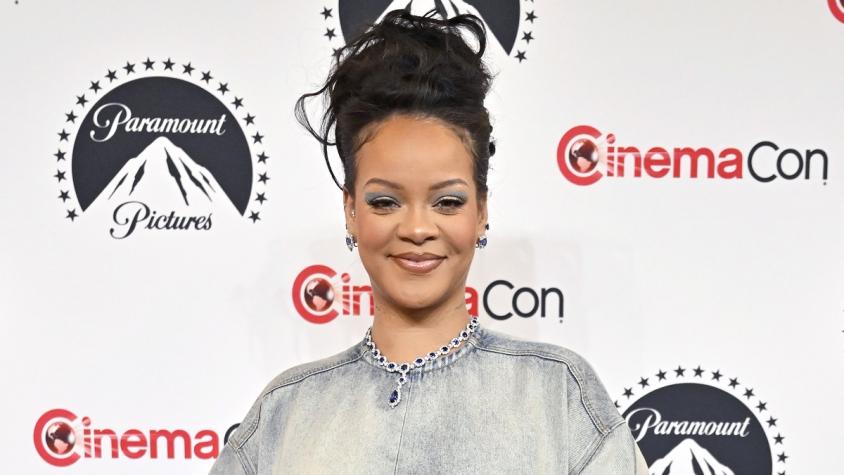 El impactante look Chanel de Rihanna en la MET Gala 2023: hizo audaz destape con siete meses de embarazo