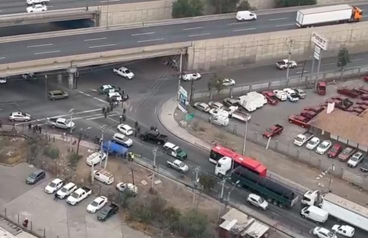 Al menos 15 sujetos robaron en empresa de Lampa: Carabineros confirmó detención de cuatro involucrados Al menos 15 sujetos robaron en empresa de Lampa: Carabineros confirmó detención de cuatro involucrados
