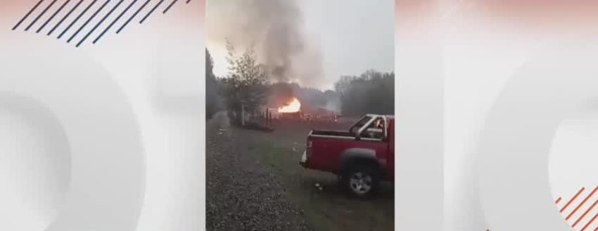 Cinco sujetos realizaron un ataque incendiario: Dos viviendas y un vehículo fueron consumidos por las llamas