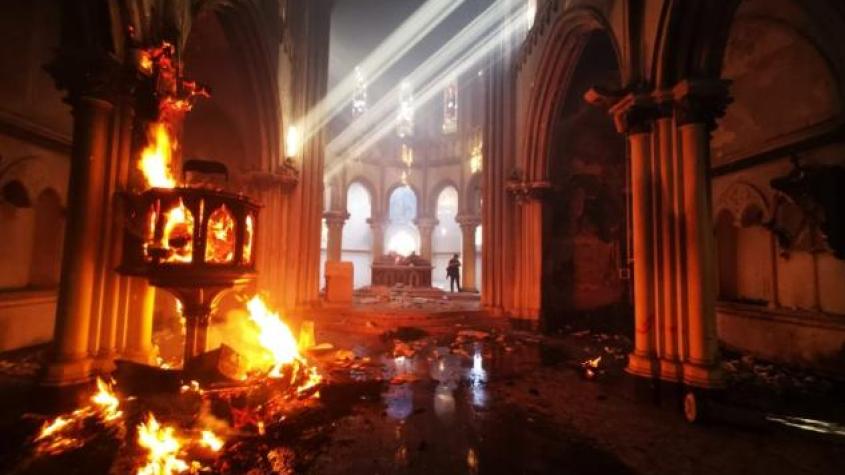 Detienen a imputado por quemar iglesia de Carabineros durante el Estallido Social: Estaba prófugo