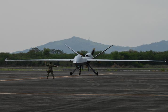 Fuerza Aérea de EE.UU. niega que dron impulsado por Inteligencia Artificial haya atacado a un operador durante prueba