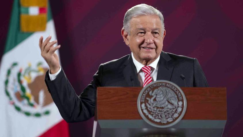Presidente de México promete una playlist que compita con los narcocorridos