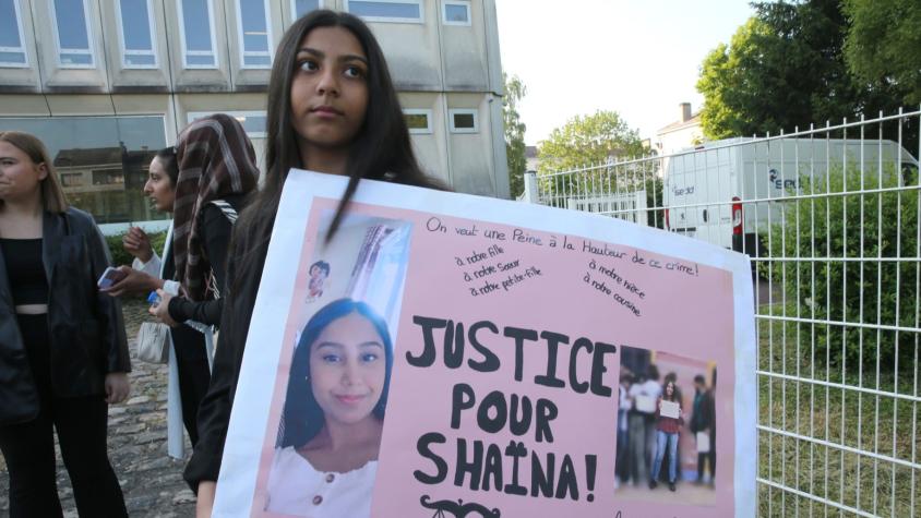 Juzgan a joven acusado de apuñalar y quemar viva a su ex novia en Francia