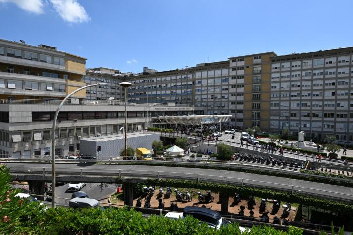 Cómo es Gemelli, el "hospital de los papas" donde fue operado de urgencia Francisco Cómo es Gemelli, el "hospital de los papas" donde fue operado de urgencia Francisco