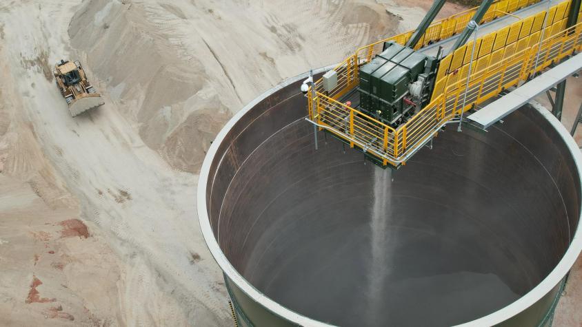 Competencia para Chile: China y Rusia se lanzan a explotar litio en Bolivia con millonarias inversiones