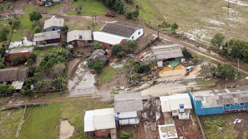 Ciclón deja 13 muertos en el sur de Brasil y sigue búsqueda de desaparecidos