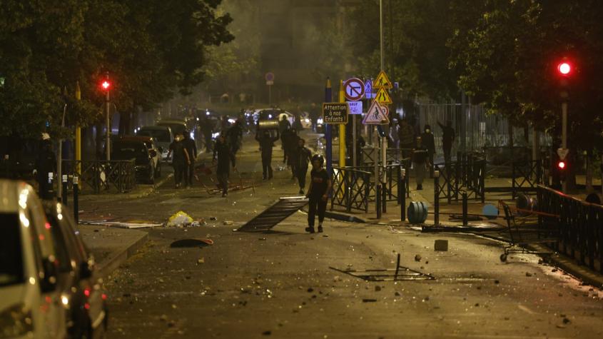 Escalada de violencia en Francia tras muerte de adolescente: policía disparó a quemarropa contra joven