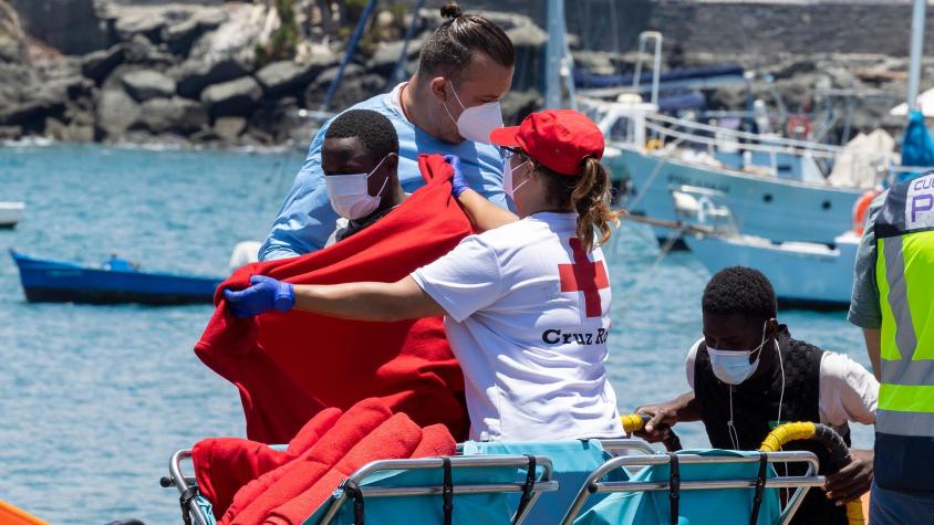 Al menos 30 migrantes pueden haber muerto en el hundimiento de un barco frente a las Islas Canarias