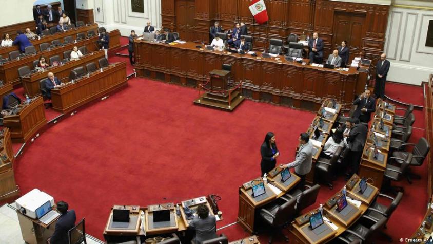 Rosa Gutiérrez renuncia tras presentarse al Congreso de Perú