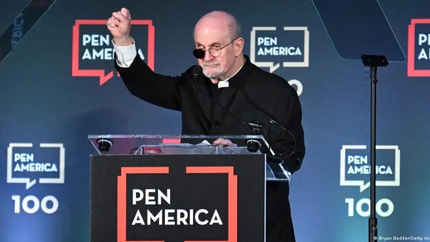 Rushdie recibe Premio de la Paz del Comercio Librero Alemán
