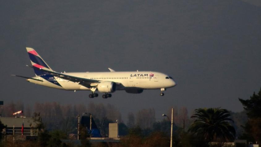 Ministro de Transportes descartó subsidio para LATAM tras anuncio de suspensión de vuelos a Chiloé