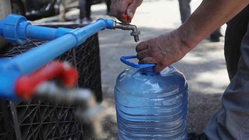 Cuánta agua debería juntarse ante un posible corte en la Región Metropolitana