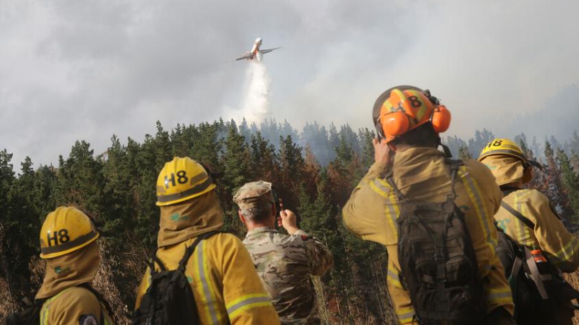 Chile enviará 62 brigadistas para ayudar en combate de incendios forestales en Canadá