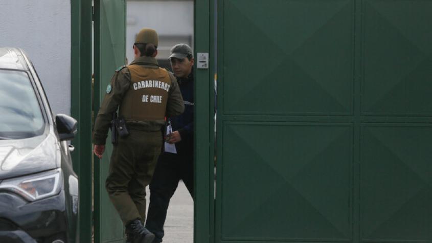 Robo a cuartel de Carabineros en Macul: Dan de baja a dos funcionarios que entregaron armas