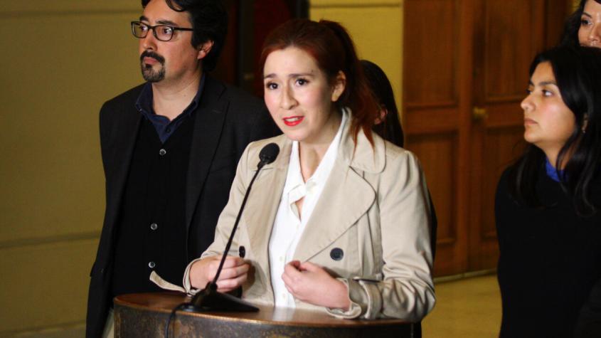 Catalina Pérez suspende su participación en mesa de la Cámara tras polémica por contrato del Serviu con su pareja