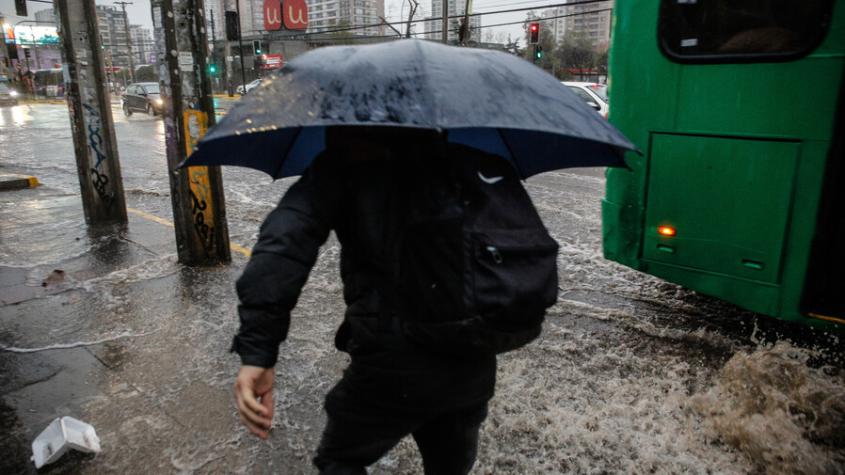 Senapred proyectó que este viernes será "el día más fuerte" de las lluvias en la zona central