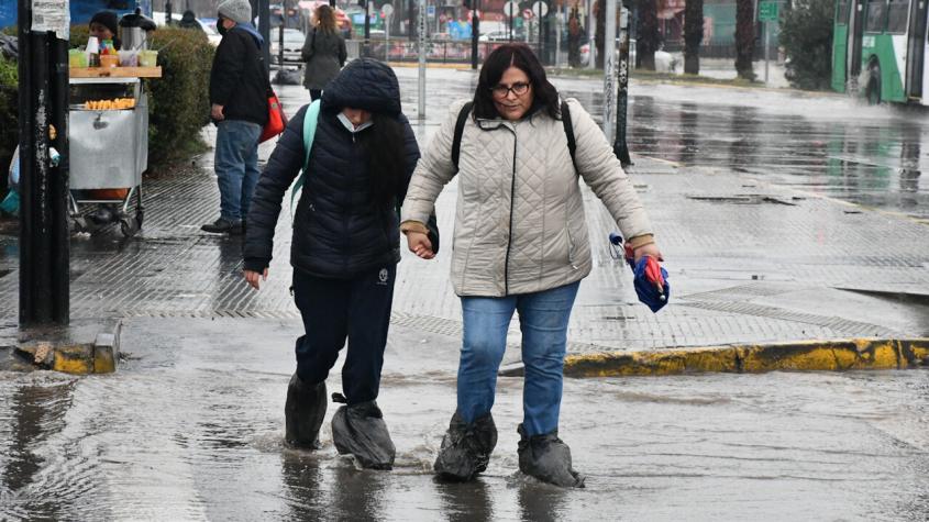 Colegios municipales de La Florida reducen jornada escolar este jueves y viernes por sistema frontal