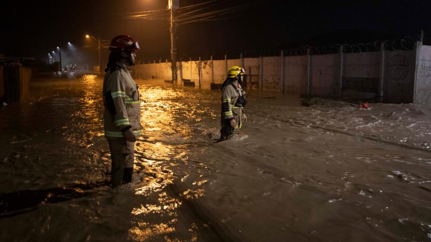 Inundaciones en la zona central: Aumentan a seis los desaparecidos y hay 7.977 personas aisladas