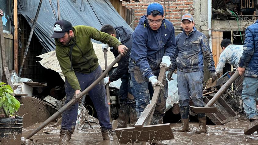 4 desaparecidos y más de 13 damnificados: Autoridades entregan balance por sistema frontal en zona centro sur
