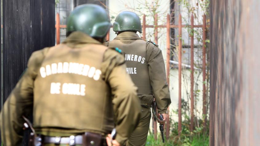 Roban armas y cartuchos en cuartel de Carabineros en Macul: funcionario habría caído en "el cuento del tío"