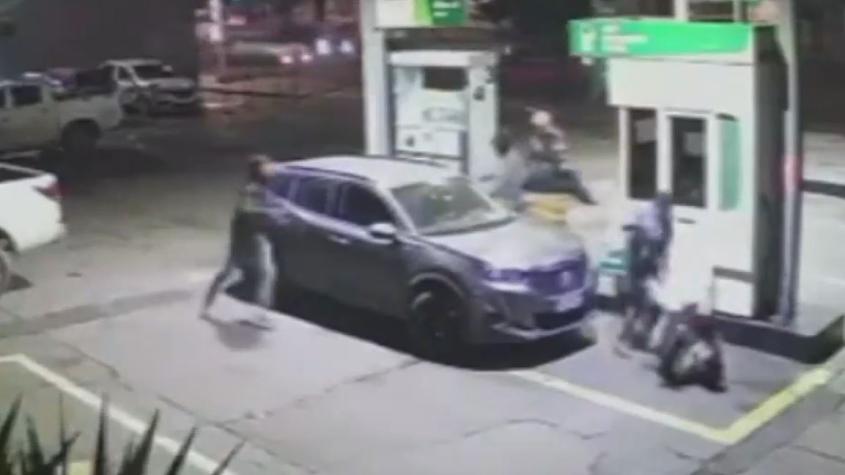 Otra vez el Barrio Matta: Le robaron su auto mientras cargaba bencina
