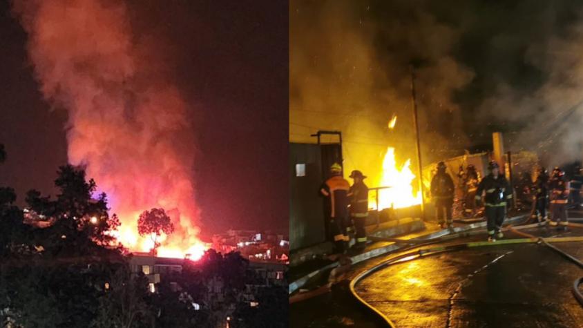 Incendio en Valparaíso dejó diez casas destruidas y 20 damnificados