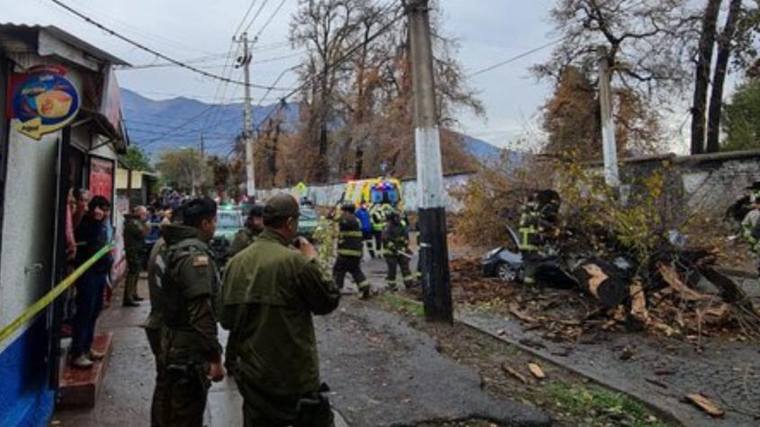 En Concepción y Peñalolén: Dos personas mueren producto de caída de árboles durante sistema frontal En Concepción y Peñalolén: Dos personas mueren producto de caída de árboles durante sistema frontal