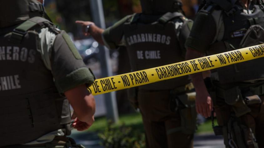 Carabinero dispara y mata a conductor que intentó atropellar a policía tras robo en Parral Carabinero dispara y mata a conductor que intentó atropellar a policía tras robo en Parral