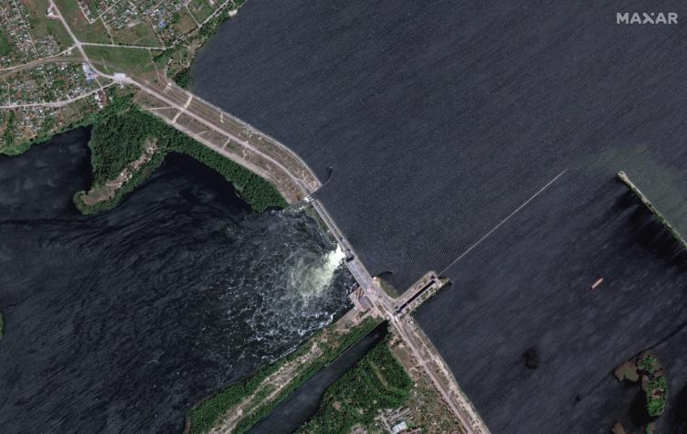 Rusia y Ucrania se acusan de destrucción parcial de una presa hidroeléctrica Rusia y Ucrania se acusan de destrucción parcial de una presa hidroeléctrica