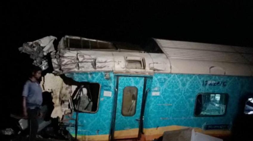 Suben a 120 las víctimas fatales del accidente en tren en India