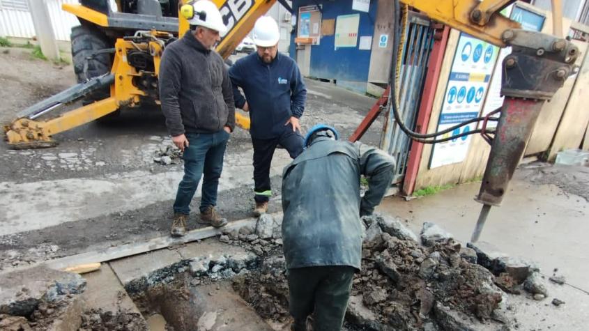 22 mil clientes se mantienen sin agua en Talcahuano tras perforación de tubería