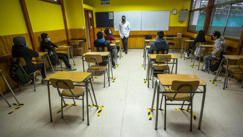 Suspenden clases para este jueves en la región de Los Ríos por sistema frontal 