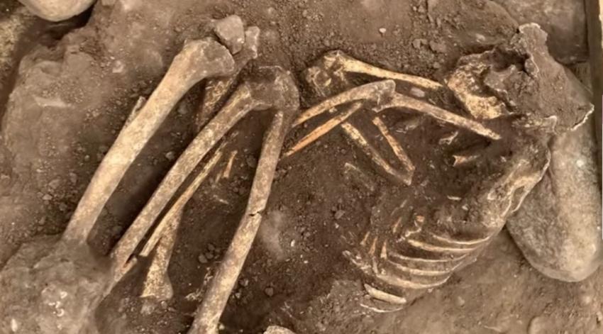 Hallan restos humanos de más de mil años en construcción de viviendas sociales en Colina