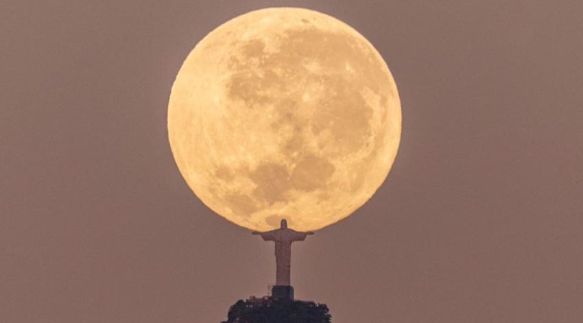 Increíble paciencia: fotógrafo esperó años para capturar al Cristo Redentor "cargando" a la Luna