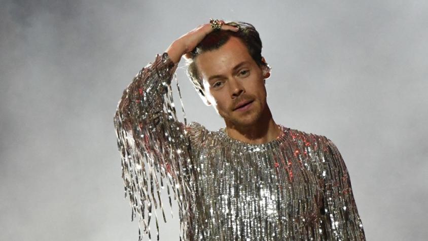 Otro artista afectado: lanzan objeto en el ojo de Harry Styles en pleno concierto en Viena