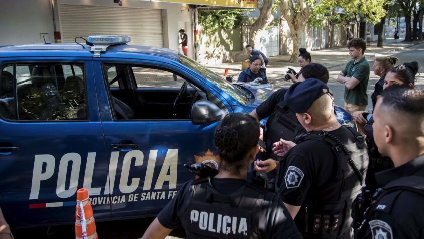 Ladrón murió asfixiado tras quedar atrapado en ventana de local donde robaba: familia acusa que se negaron a ayudarlo